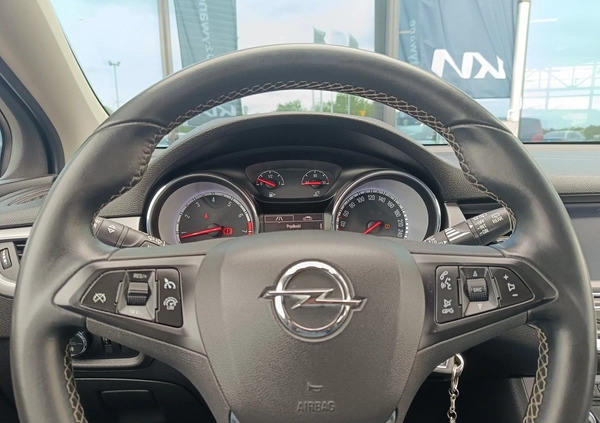 Opel Astra cena 49900 przebieg: 83337, rok produkcji 2016 z Gdańsk małe 352